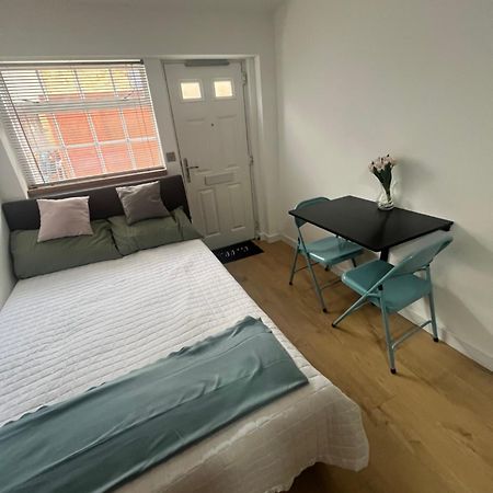 Teddington Little Gem Apartment ลอนดอน ภายนอก รูปภาพ