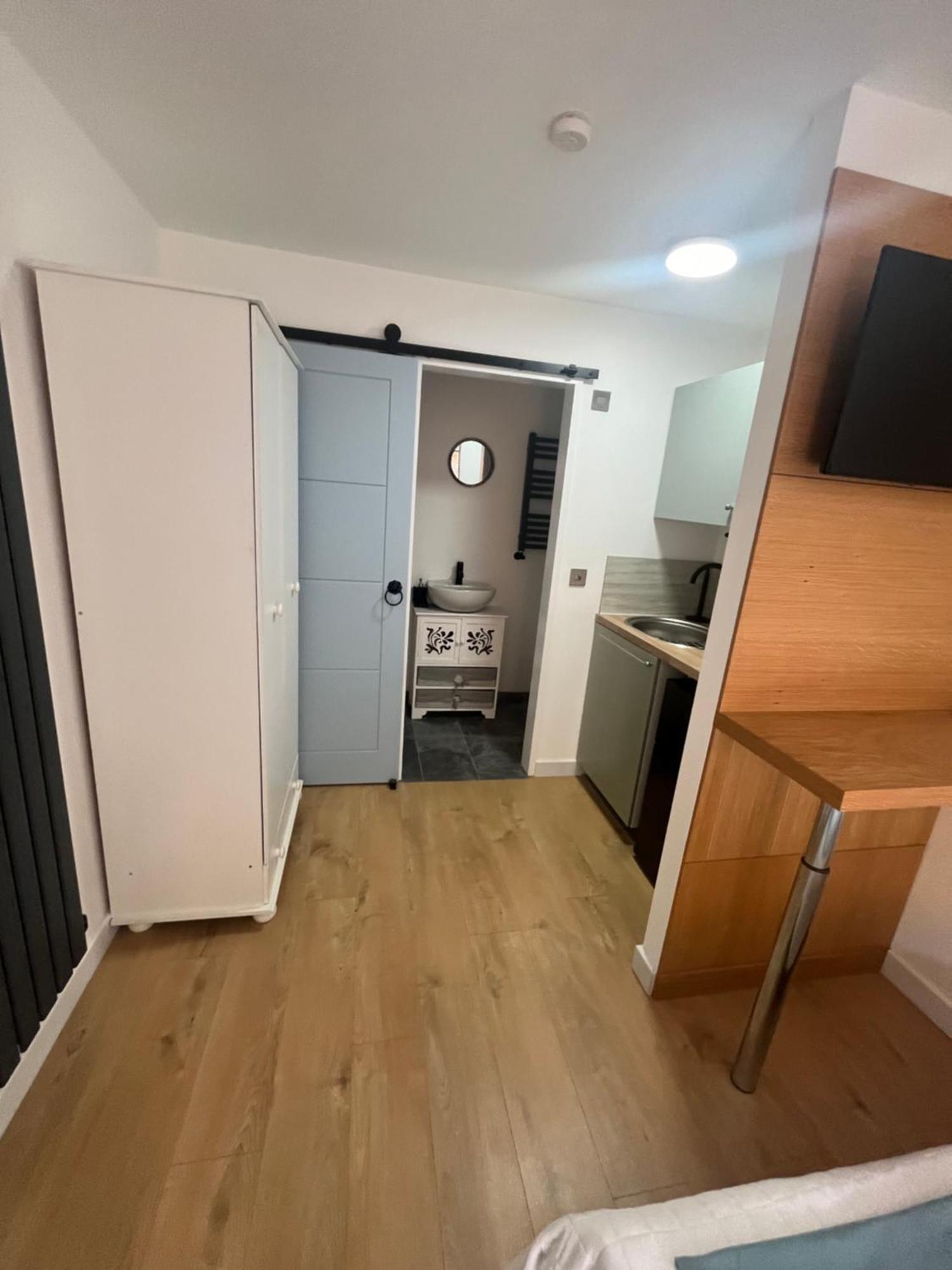 Teddington Little Gem Apartment ลอนดอน ภายนอก รูปภาพ