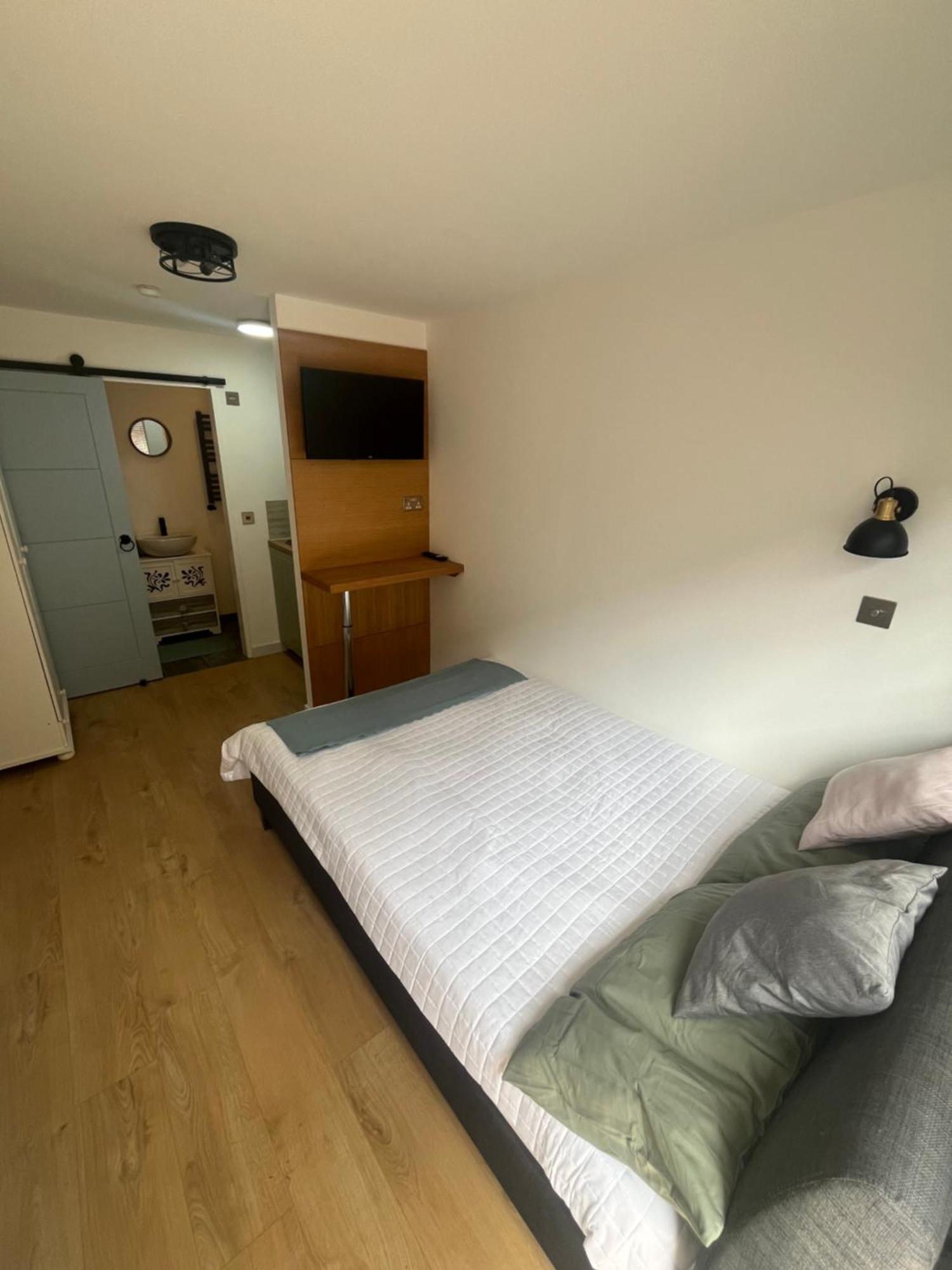 Teddington Little Gem Apartment ลอนดอน ภายนอก รูปภาพ