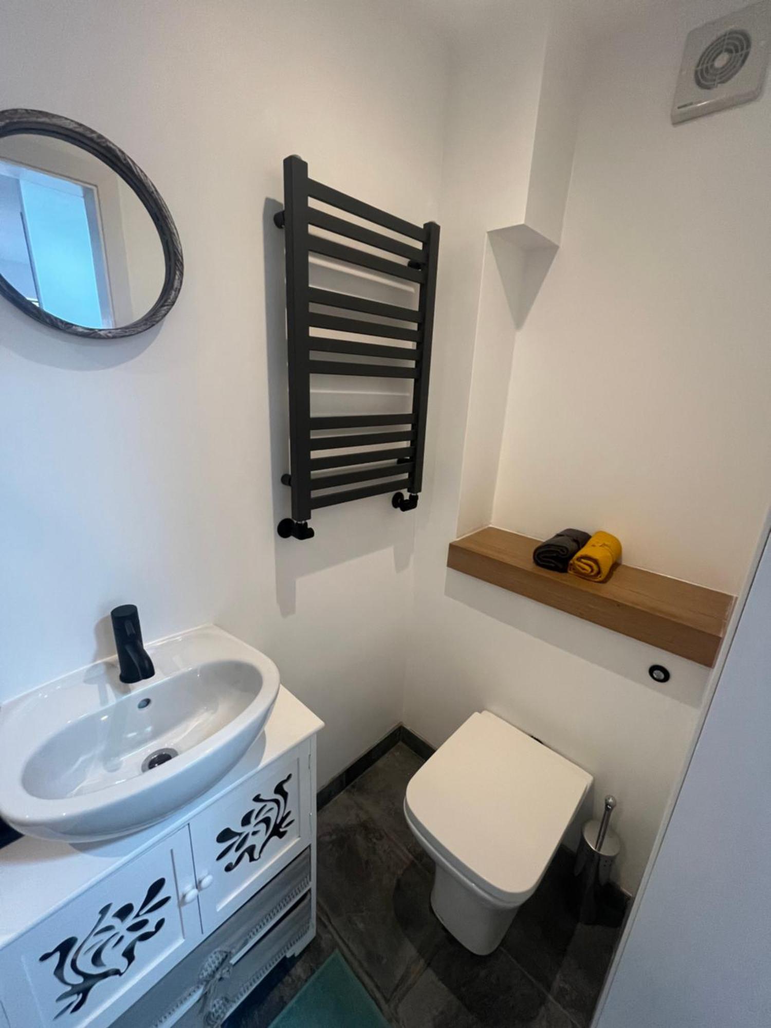 Teddington Little Gem Apartment ลอนดอน ภายนอก รูปภาพ